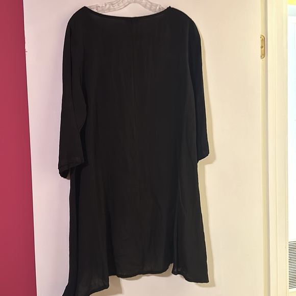 High quality linen tunic by Devitalia in black, fits size small to medium. - Picture 4 of 4